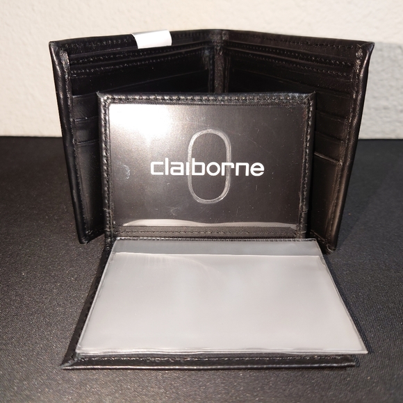 NEW Claiborne bifold wallet - Picture 1 of 5